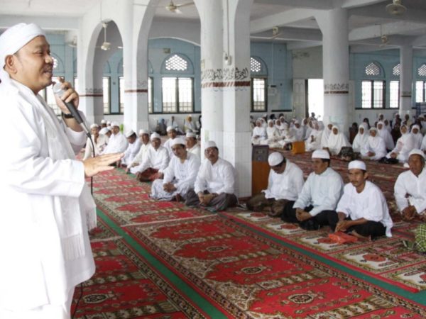 Perintah Allah untuk Menyantuni Anak Yatim